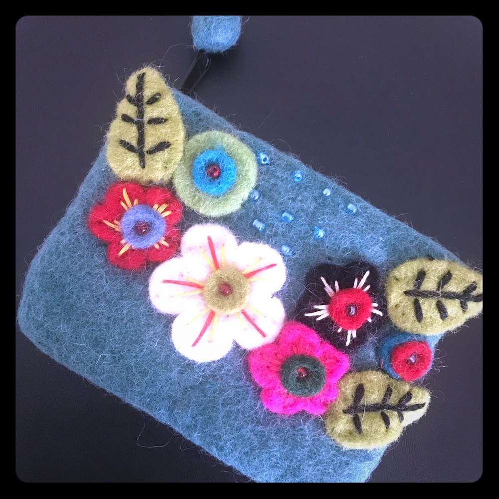 🆓Floral Felt Clutch 🆓
